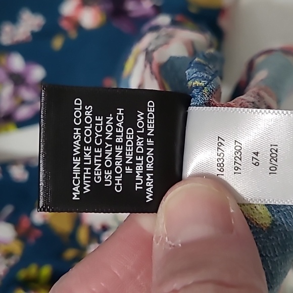 Torrid Floral Cold Shoulder Blouse size 1 (1X 14-16) - Picture 5 of 8